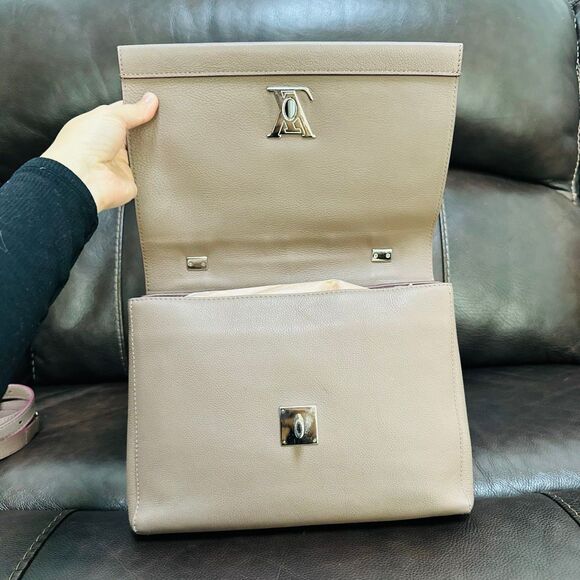 Louis Vuitton Lockme II Turtledove - Picture 13 of 16